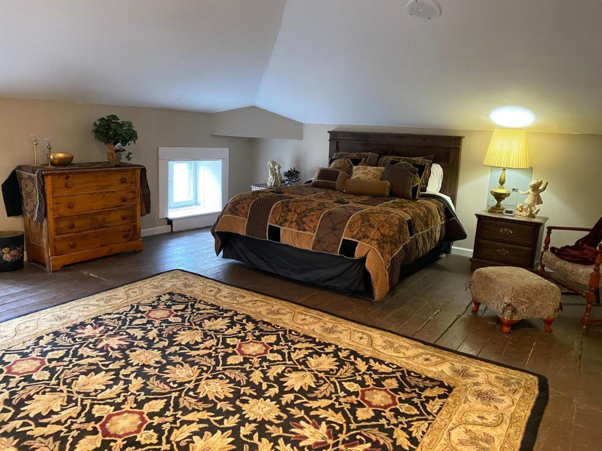 Homestay Historic Mcdonald Airbnb